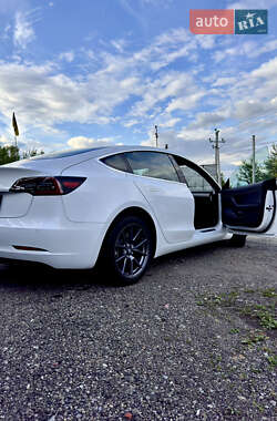 Седан Tesla Model 3 2019 в Дрогобыче