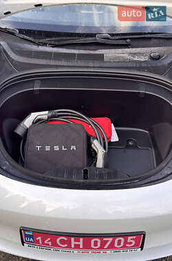 Седан Tesla Model 3 2019 в 