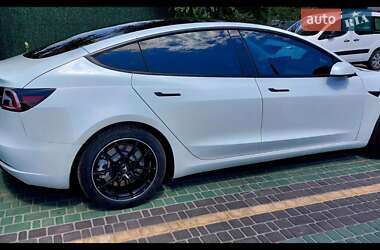 Седан Tesla Model 3 2022 в 