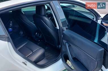Седан Tesla Model 3 2022 в 