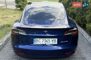 Седан Tesla Model 3 2022 в 