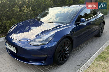 Седан Tesla Model 3 2022 в 