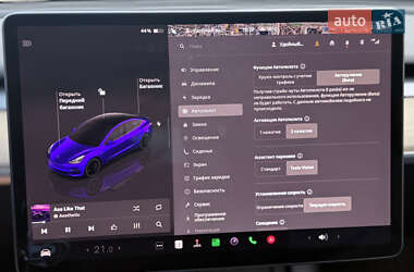 Седан Tesla Model 3 2022 в 