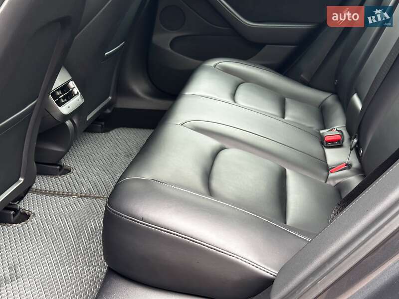 Седан Tesla Model 3 2021 в Києві