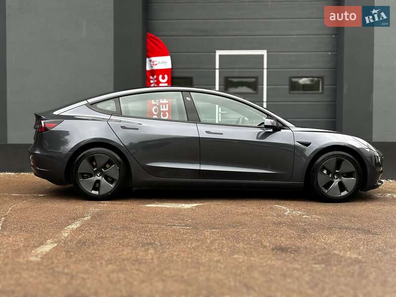 Седан Tesla Model 3 2021 в Києві