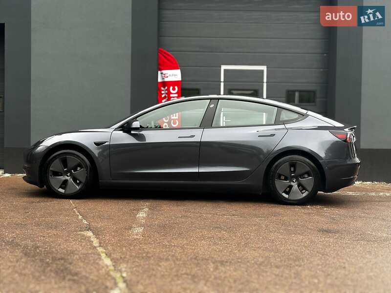 Седан Tesla Model 3 2021 в Києві