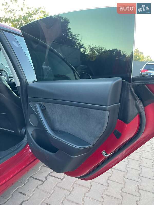 Седан Tesla Model 3 2021 в Кривом Роге
