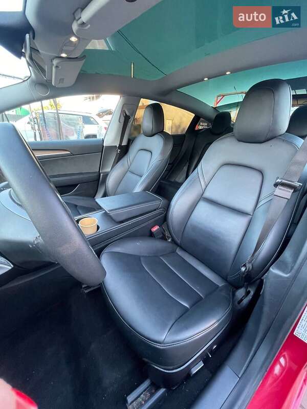 Седан Tesla Model 3 2021 в Кривом Роге