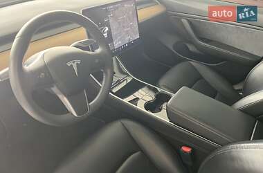 Седан Tesla Model 3 2020 в 