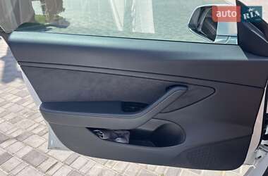 Седан Tesla Model 3 2020 в 