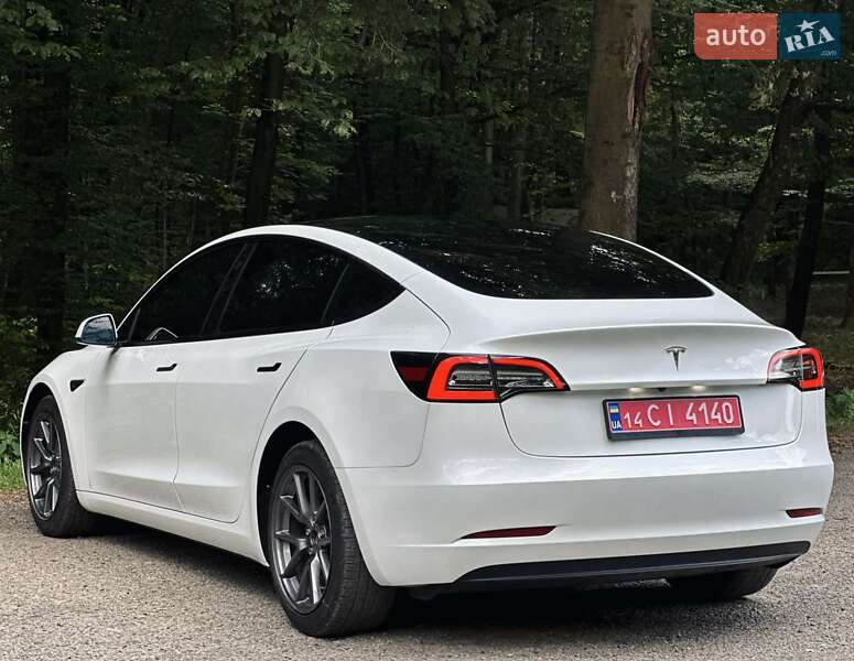 Седан Tesla Model 3 2023 в Дрогобыче