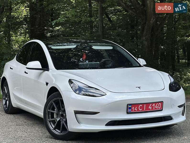 Седан Tesla Model 3 2023 в Дрогобыче