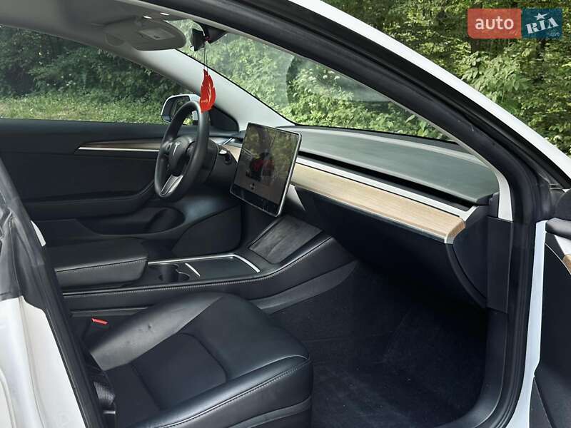 Седан Tesla Model 3 2023 в Дрогобыче