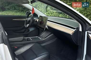 Седан Tesla Model 3 2023 в 