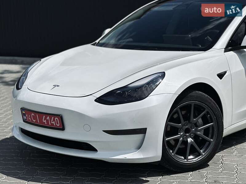 Седан Tesla Model 3 2023 в Дрогобыче