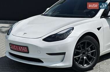 Седан Tesla Model 3 2023 в 