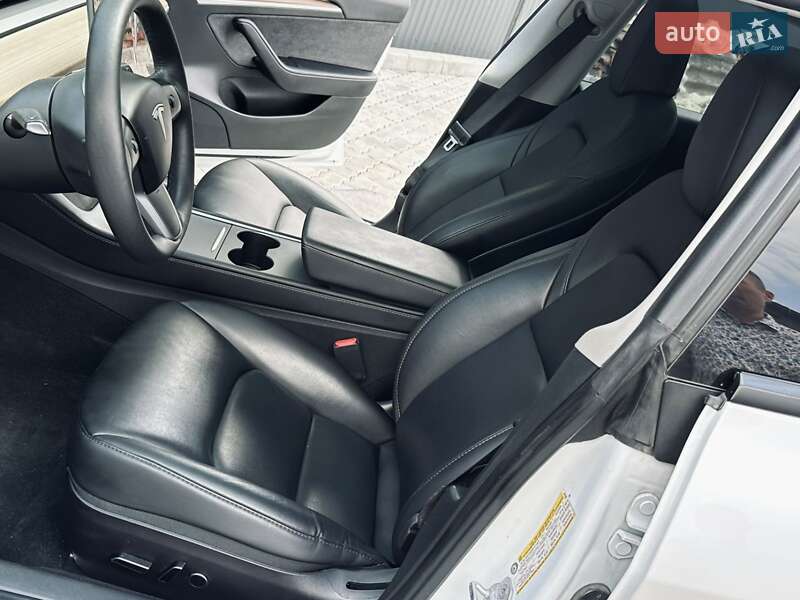 Седан Tesla Model 3 2023 в Дрогобыче
