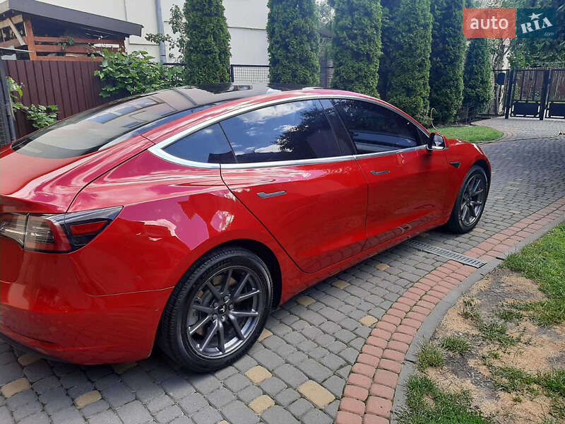Седан Tesla Model 3 2017 в Львові