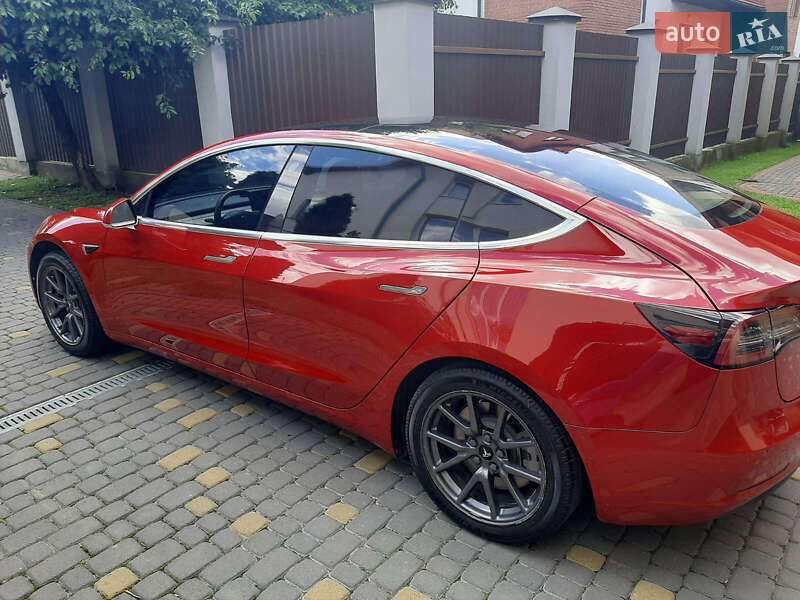 Седан Tesla Model 3 2017 в Львові