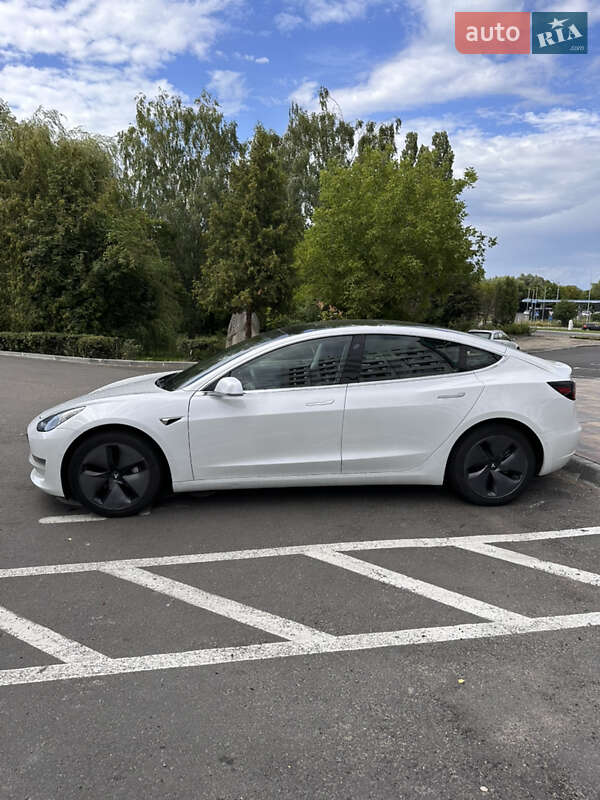 Седан Tesla Model 3 2019 в Львове