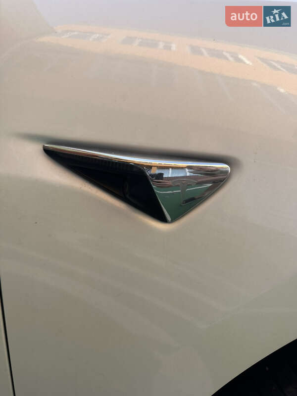 Седан Tesla Model 3 2019 в Львове