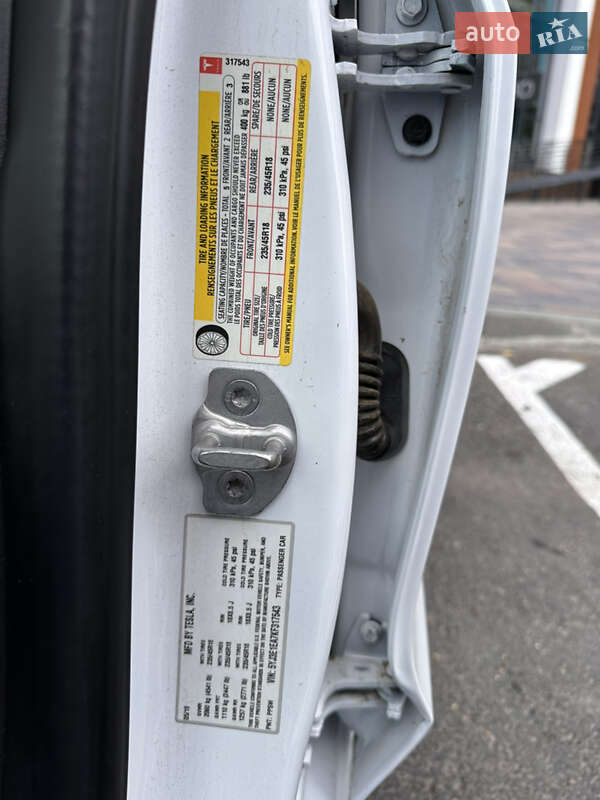 Седан Tesla Model 3 2019 в Львове