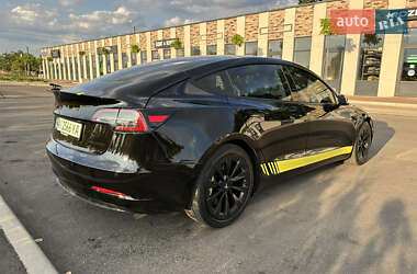 Седан Tesla Model 3 2021 в 
