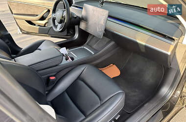 Седан Tesla Model 3 2021 в 