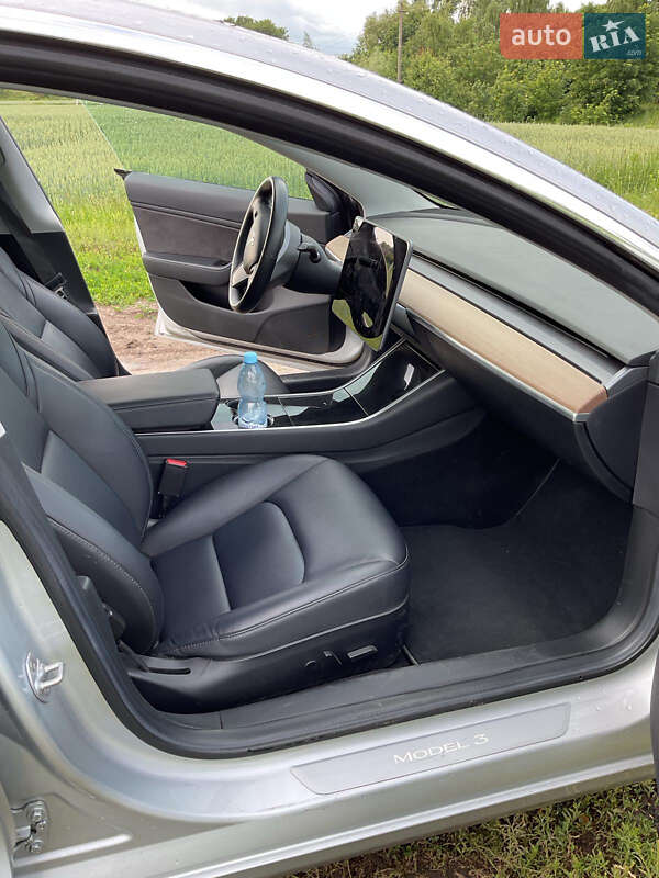 Седан Tesla Model 3 2018 в Киеве