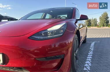Седан Tesla Model 3 2022 в 