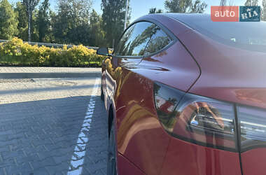 Седан Tesla Model 3 2022 в 