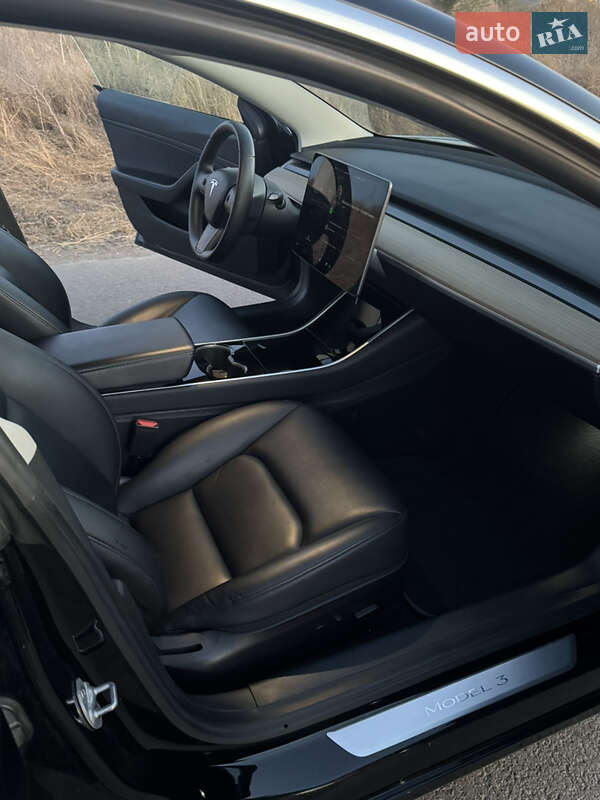 Седан Tesla Model 3 2019 в Одесі