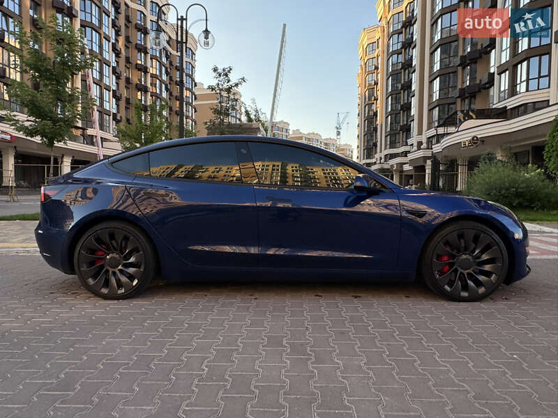 Седан Tesla Model 3 2021 в Києві