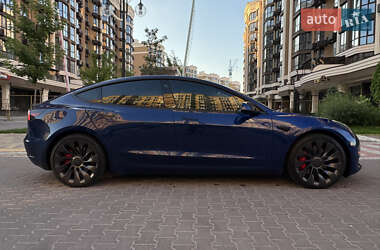 Седан Tesla Model 3 2021 в 