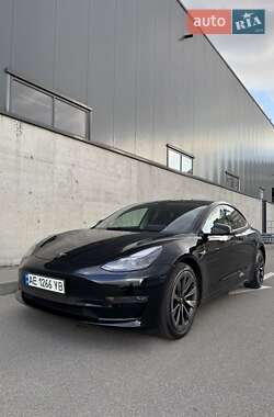 Седан Tesla Model 3 2022 в 