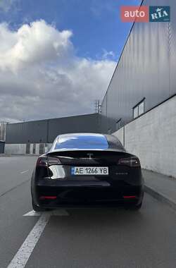 Седан Tesla Model 3 2022 в 