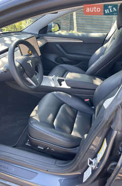 Седан Tesla Model 3 2023 в 
