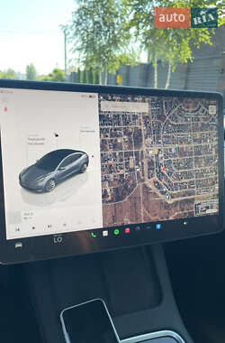 Седан Tesla Model 3 2023 в 