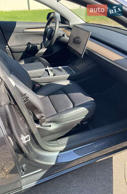 Седан Tesla Model 3 2023 в 
