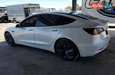 Седан Tesla Model 3 2023 в 