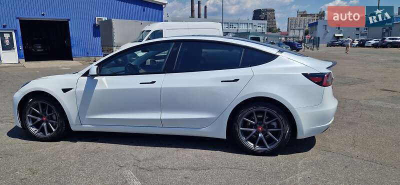 Седан Tesla Model 3 2022 в Києві