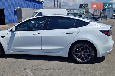 Седан Tesla Model 3 2022 в 
