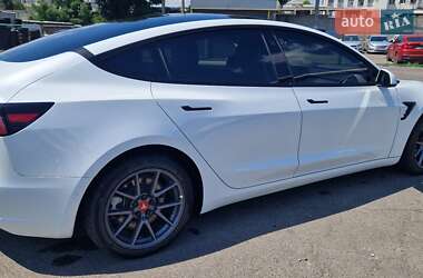 Седан Tesla Model 3 2022 в 