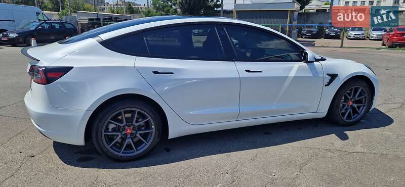 Седан Tesla Model 3 2022 в Києві