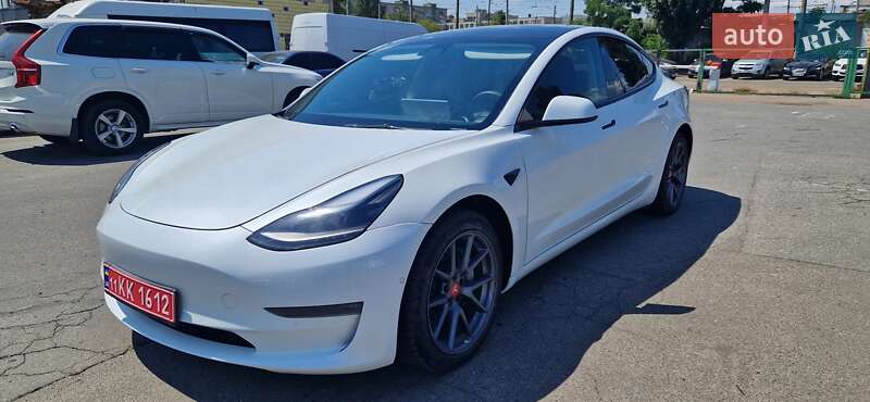Седан Tesla Model 3 2022 в Києві