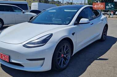 Седан Tesla Model 3 2022 в 