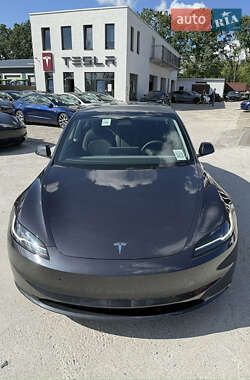 Седан Tesla Model 3 2024 в 