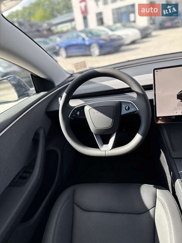 Седан Tesla Model 3 2024 в Виннице