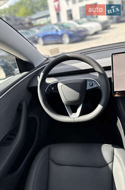 Седан Tesla Model 3 2024 в 