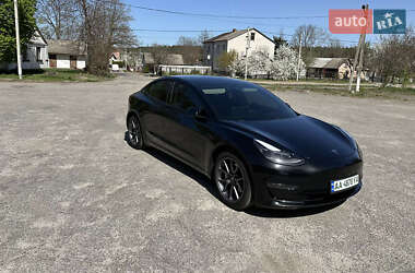 Седан Tesla Model 3 2021 в 